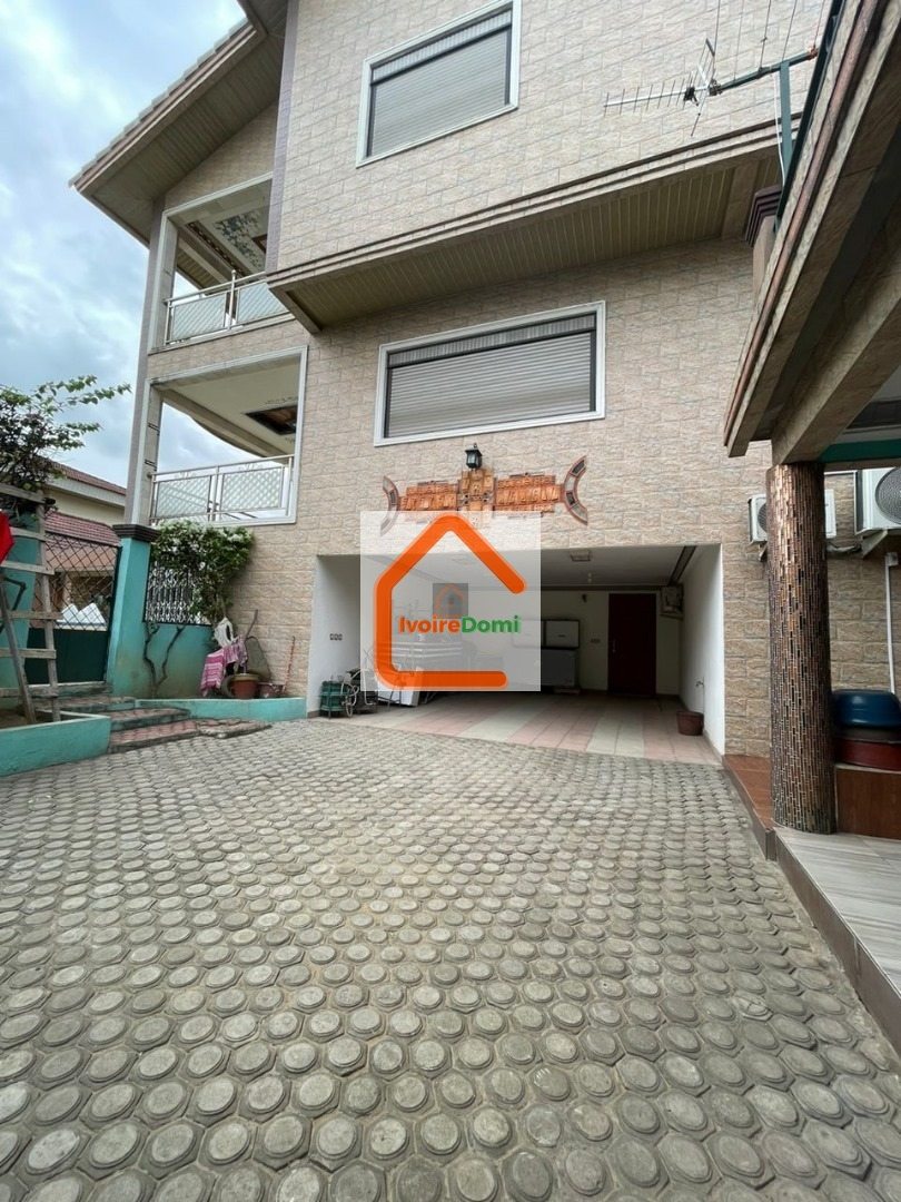 *EN VENTE COCODY RIVIERA GOLF1*🇨🇮🏘 *COCODY RIVIERA GOLF I* *UNE SUPERBE VILLA DE 22 PI