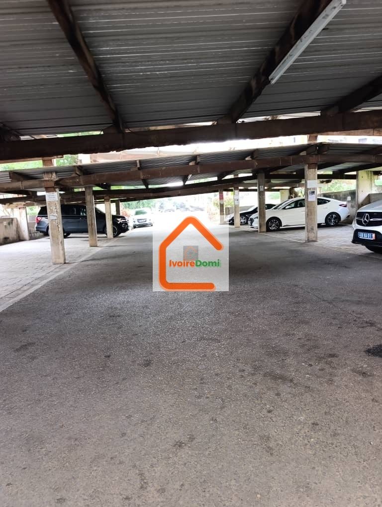 À la riviera golf dans les caddys, un grand appartement de 5 pièces au 5e étage