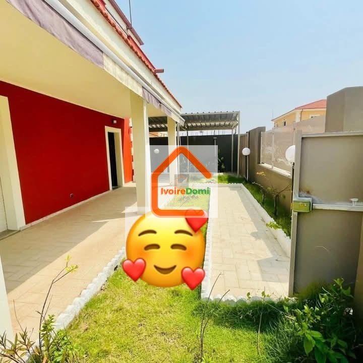 📍BASSAM CITÉ ITALIA MODESTE À louer villa 5 pièces + Piscine ✅Loyer 1300000 fcfa.