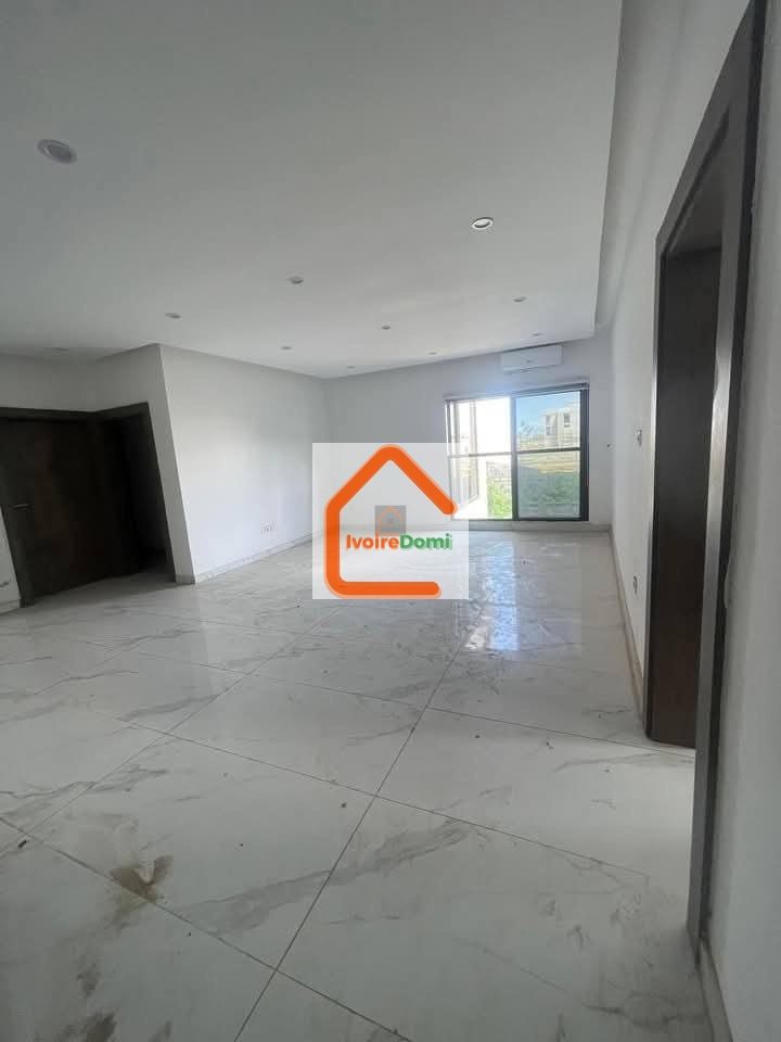 À louer📍BASSAM🏡 TRIPLEX 8 PIÈCES + PISCINE Vivez dans un confort exceptionnel.
