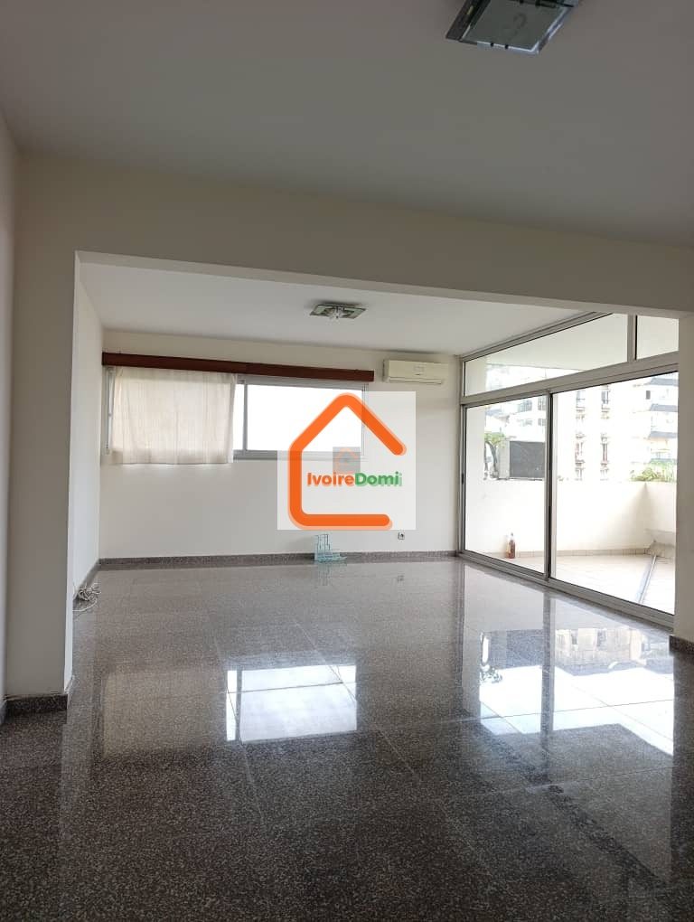 À la riviera golf dans les caddys, un grand appartement de 5 pièces au 5e étage