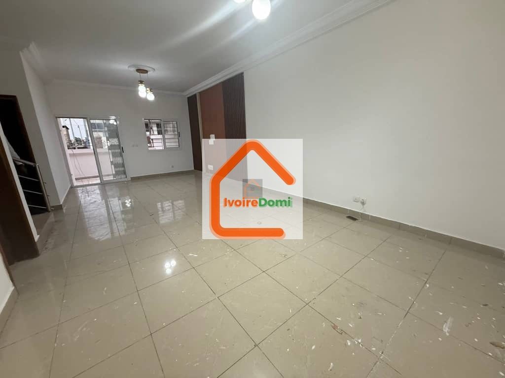#LOCATION MAGNIFIQUE VILLA DUPLEX DE 6 PIÈCES COUR AVANT ET COUR DISPONIBLE À FAYA