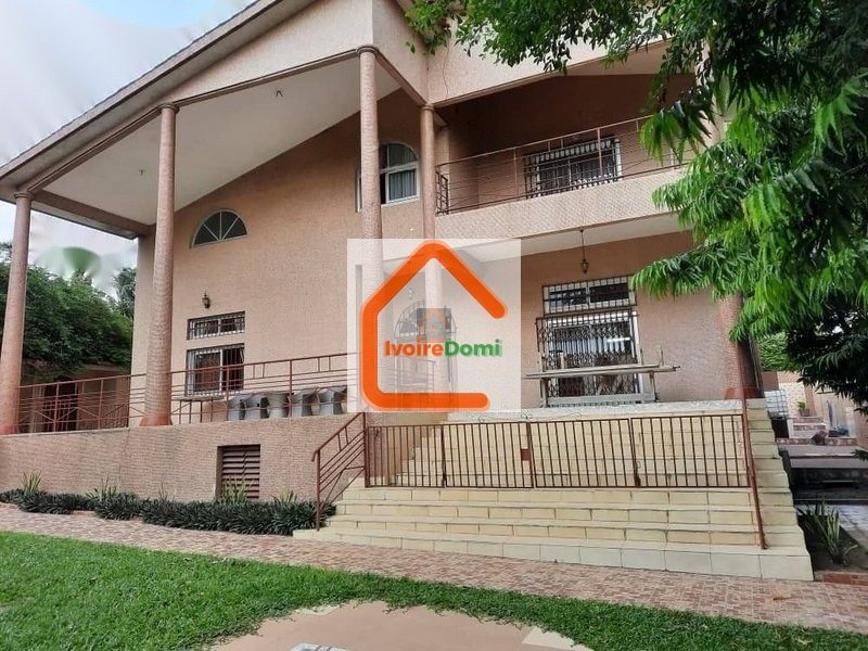 Vente duplex commercial 9piéces -Riviera bonoumin