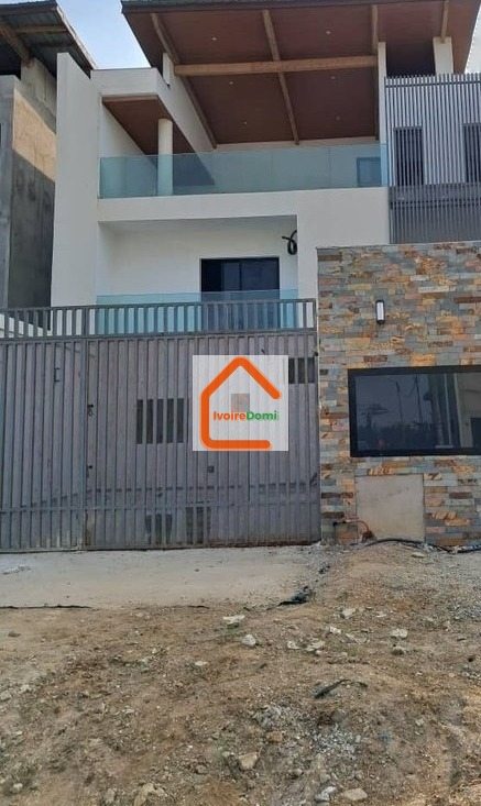 Vente villa triplex 6 pièces + piscine à Bingerville