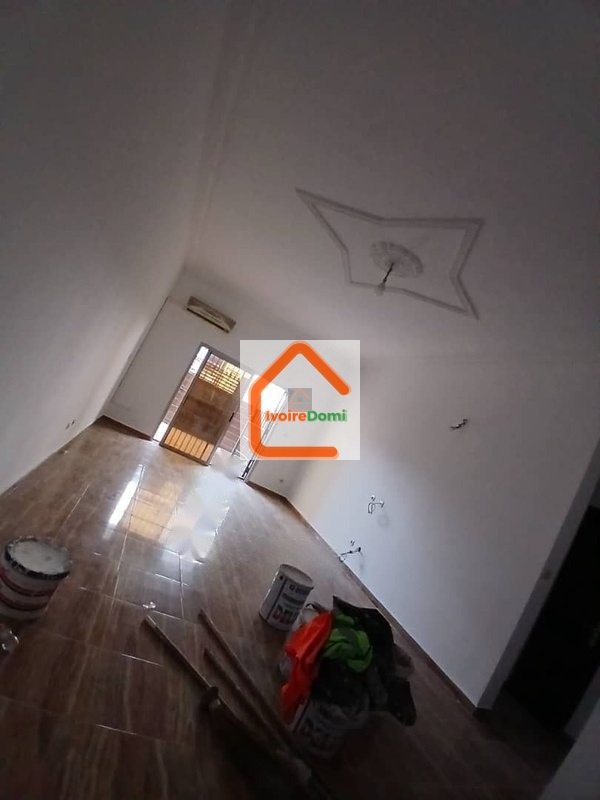 Location appartement 3pièces + parking intérieur -Cocody-Angré