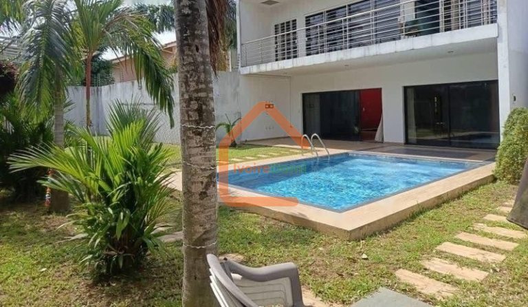 Location villa duplex 6 pièces avec piscine à louer à Cocody-riviera Golf 4