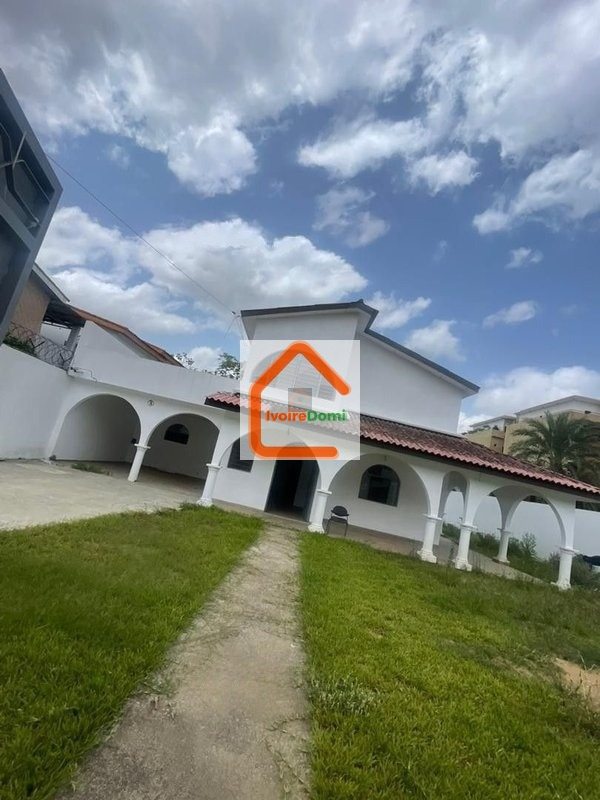 Location villa duplex + grand jardin à Cocody-angré