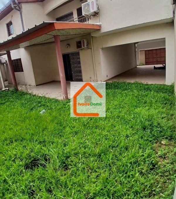 Location villa duplex standing à Cocody-angré chu