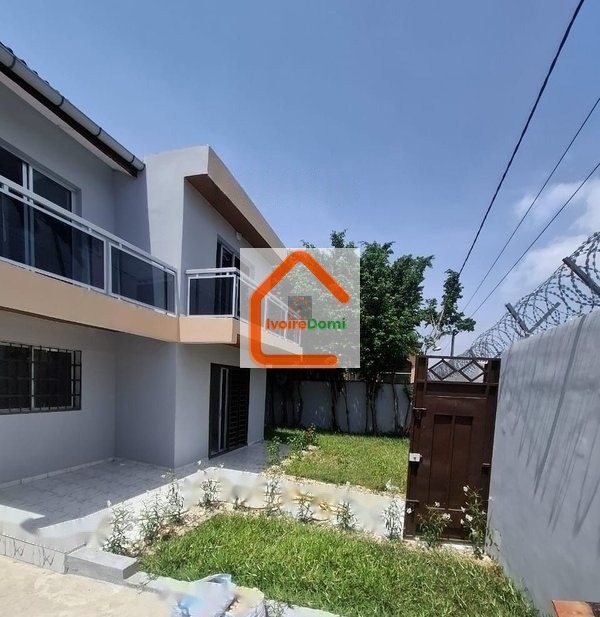 Location villa duplex 5 pièces + jardin à Cocody-Riviera 3