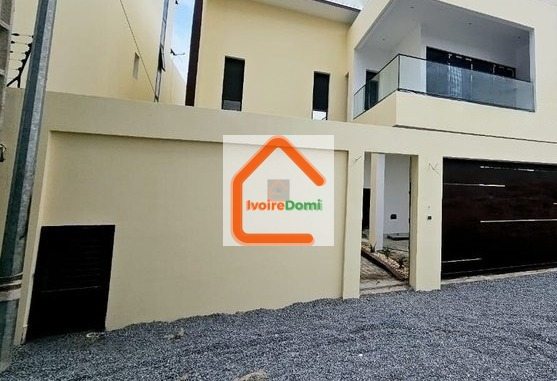 Vente villa duplex standing à Cocody-riviera Abatta