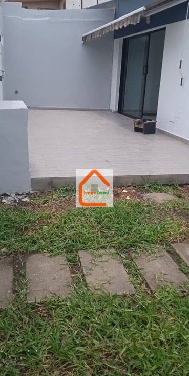 Location villa duplex 4 pièces à Cocody-angré 8ème tranche