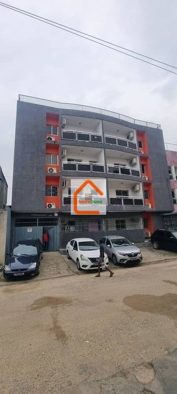 À marcory zone 4 immeuble inachevé R+8 permis R+12 avec ACD