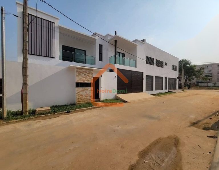 Vente villa duplex 8 pièces + piscine à cocody-angré