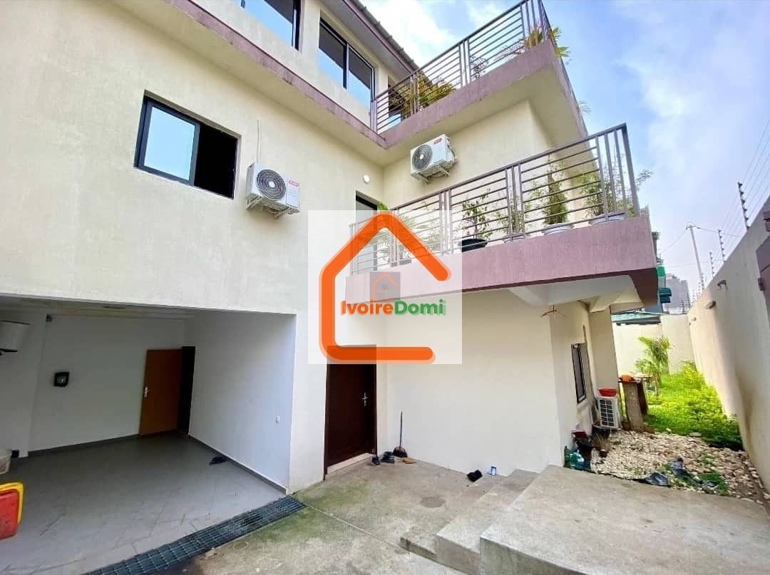 La villa de luxe avec nous actuellement.