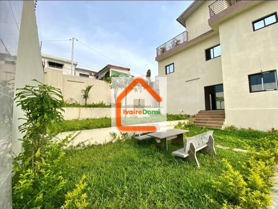La villa de luxe avec nous actuellement.