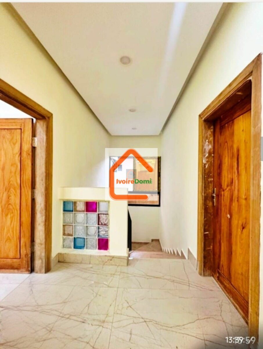 Une somptueuse villa duplex de 6 pièces à Cocody Riviéra Faya