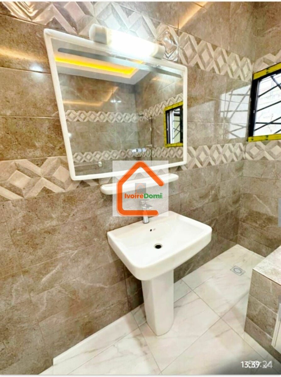 Une somptueuse villa duplex de 6 pièces à Cocody Riviéra Faya