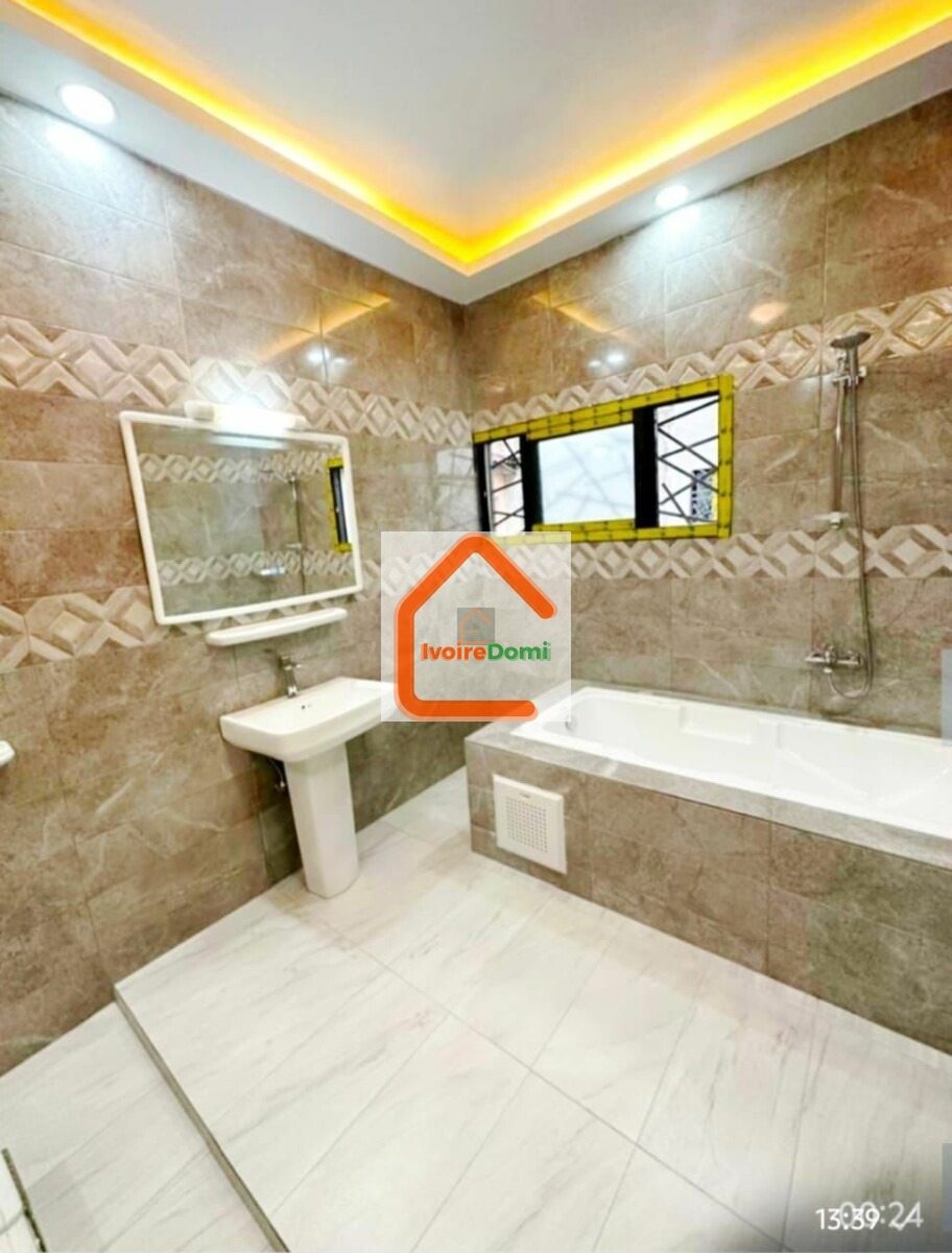 Une somptueuse villa duplex de 6 pièces à Cocody Riviéra Faya