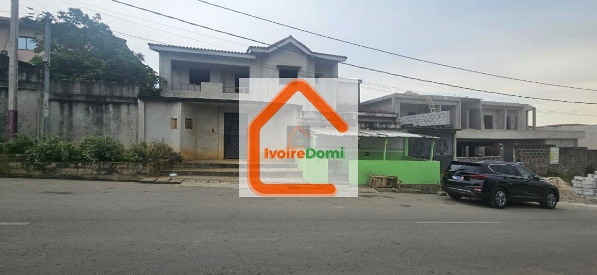 Terrain de 1000m2 à vendre Cocody Riviera Bonoumin à proximité d’Abidjan MALL