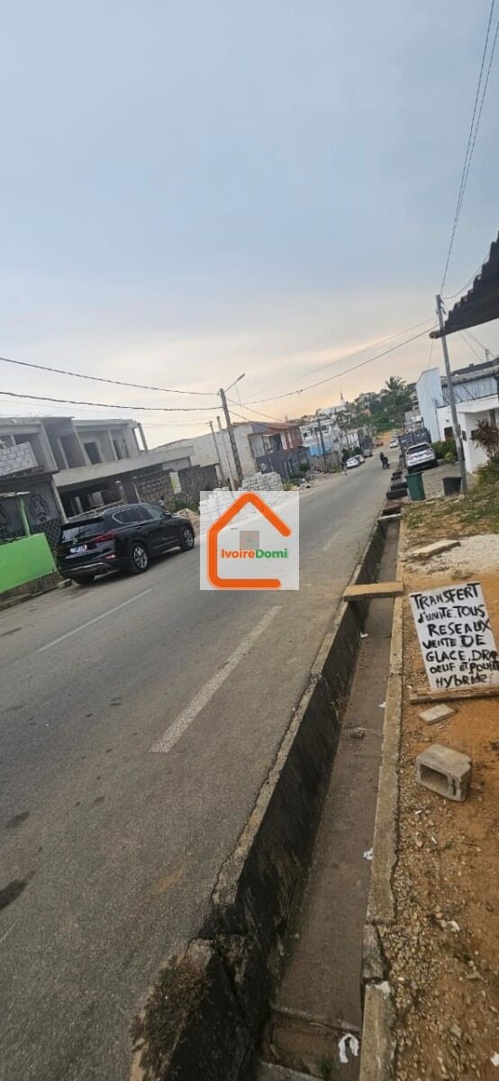 Terrain de 1000m2 à vendre Cocody Riviera Bonoumin à proximité d’Abidjan MALL