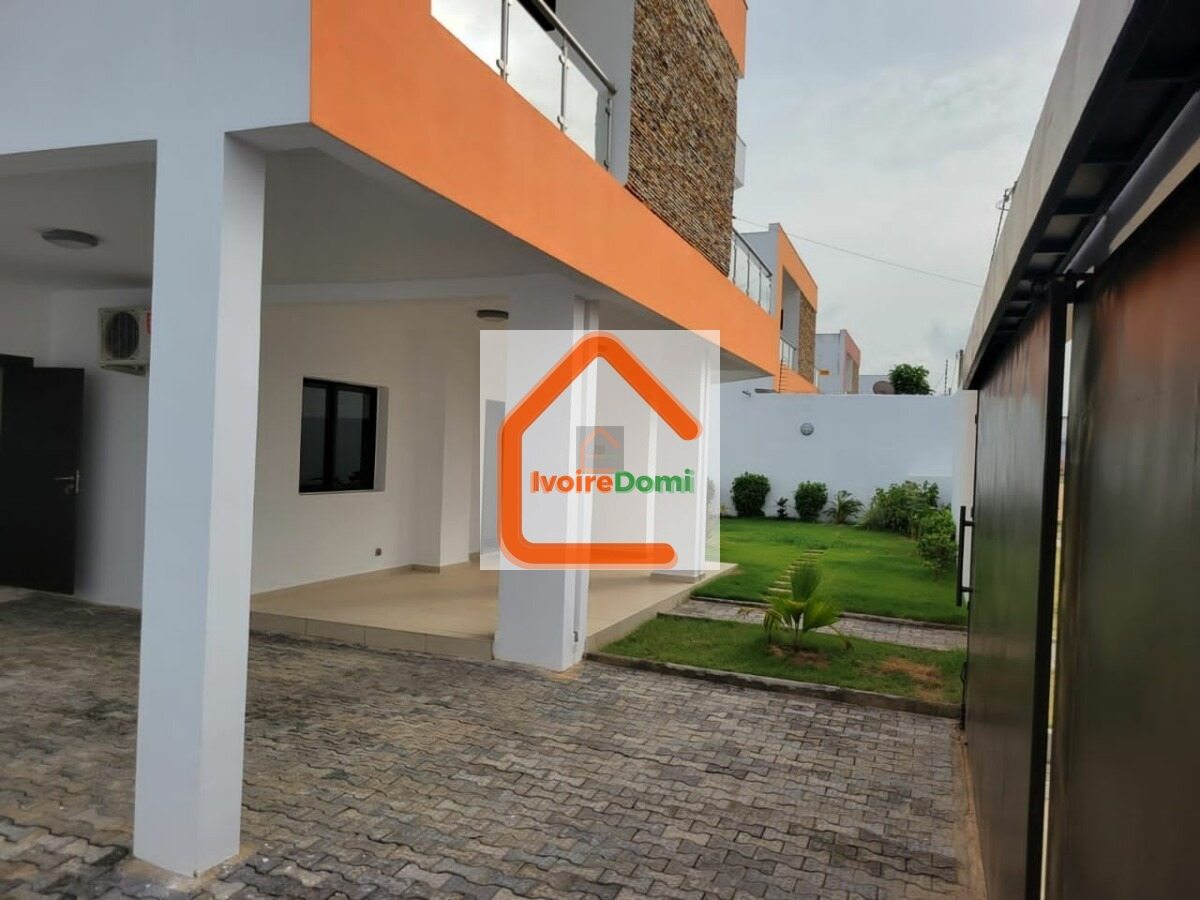 MAGNIFIQUE VILLA DUPLEX 7 PIÈCES + 2 DÉPENDANCES ANGRE GESTOCI – Cité ÉQUINOXE