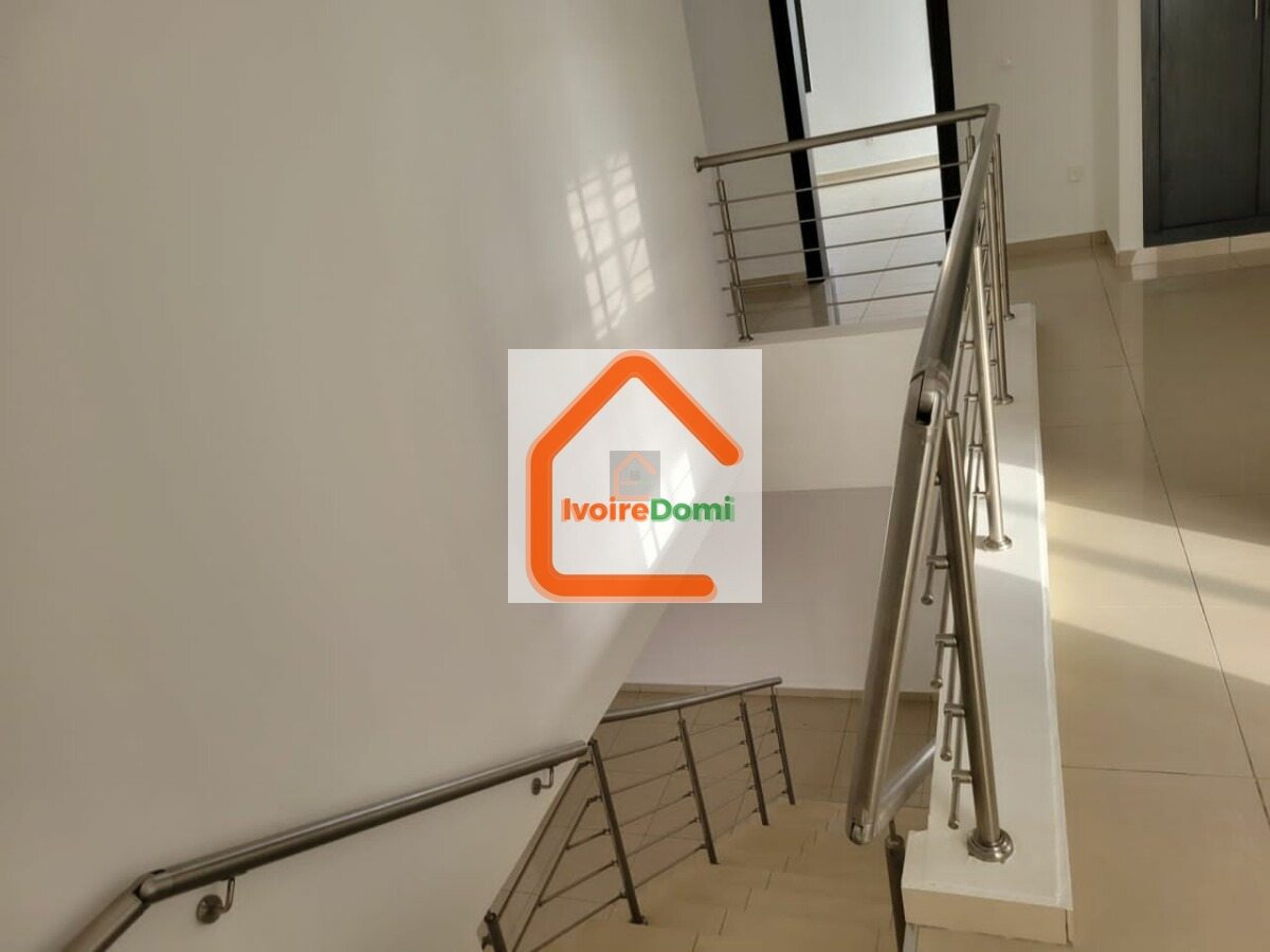 MAGNIFIQUE VILLA DUPLEX 7 PIÈCES + 2 DÉPENDANCES ANGRE GESTOCI – Cité ÉQUINOXE