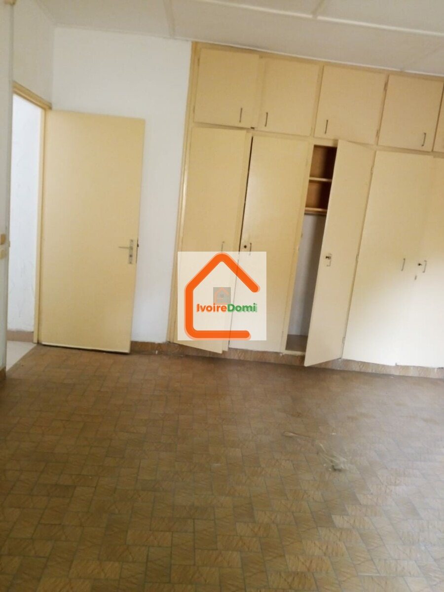 A louer, au niveau de 2 plateaux vallon vers 12 ème, une villa basse de 6 chambres autonomes