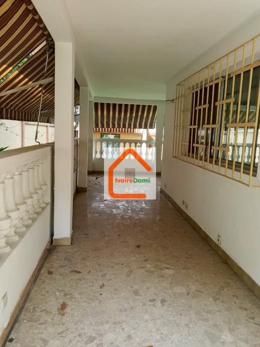 A louer, au niveau de 2 plateaux vallon vers 12 ème, une villa basse de 6 chambres autonomes
