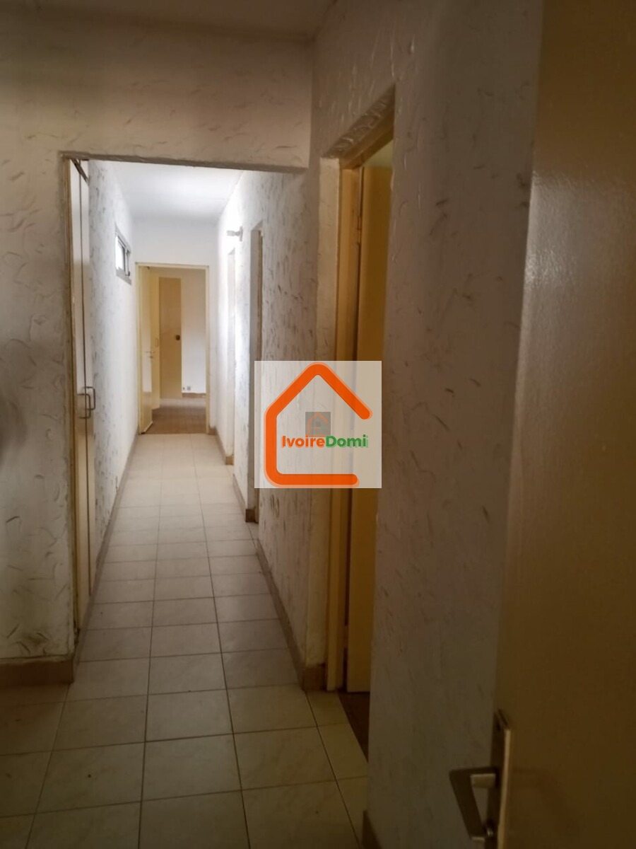 A louer, au niveau de 2 plateaux vallon vers 12 ème, une villa basse de 6 chambres autonomes