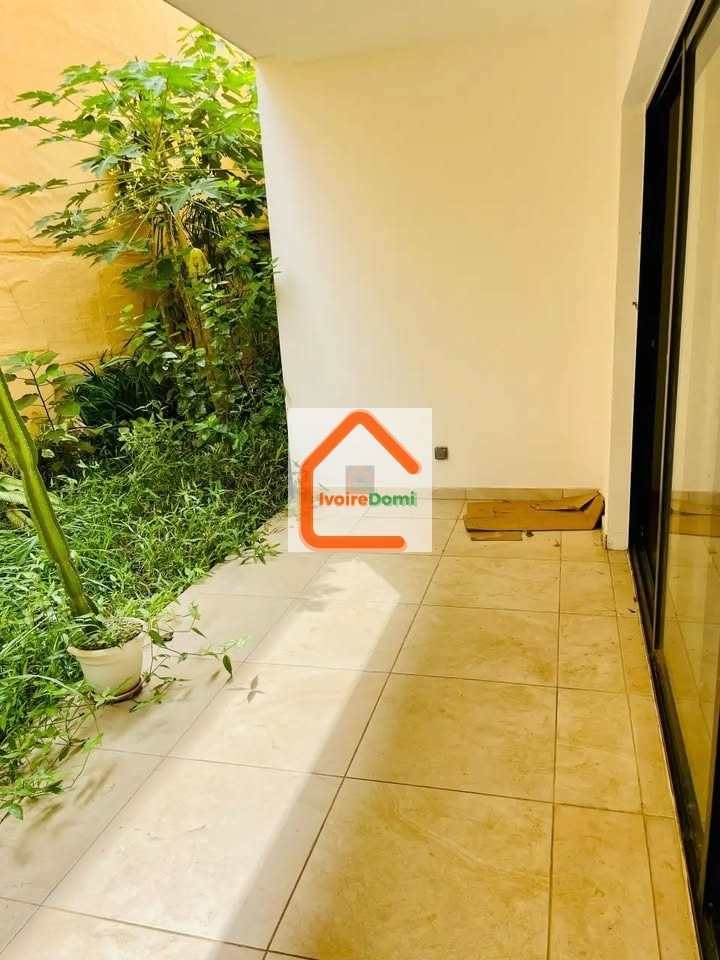 A VENDRE UNE BELLE VILLA DUPLEX 7 PIECES A LA RIVIERA FAYA JULES VERNES SUR 260M2