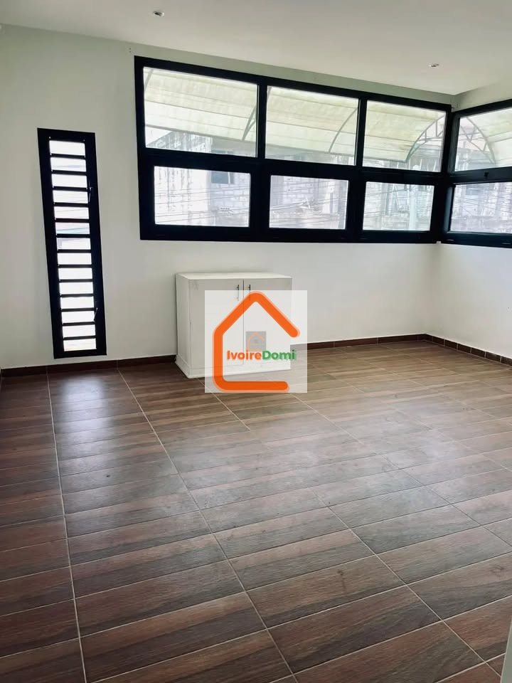 A VENDRE UNE BELLE VILLA DUPLEX 7 PIECES A LA RIVIERA FAYA JULES VERNES SUR 260M2