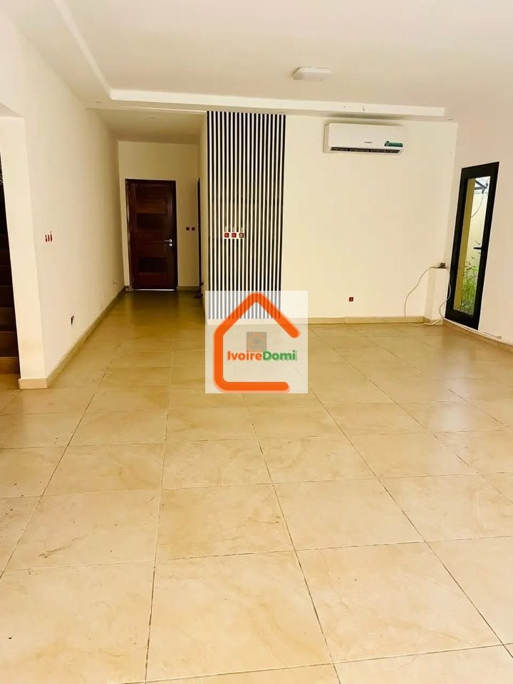 A VENDRE UNE BELLE VILLA DUPLEX 7 PIECES A LA RIVIERA FAYA JULES VERNES SUR 260M2