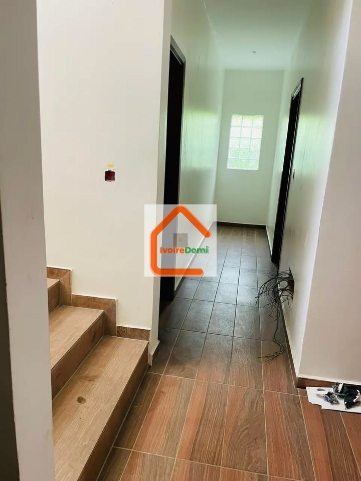 A VENDRE UNE BELLE VILLA DUPLEX 7 PIECES A LA RIVIERA FAYA JULES VERNES SUR 260M2