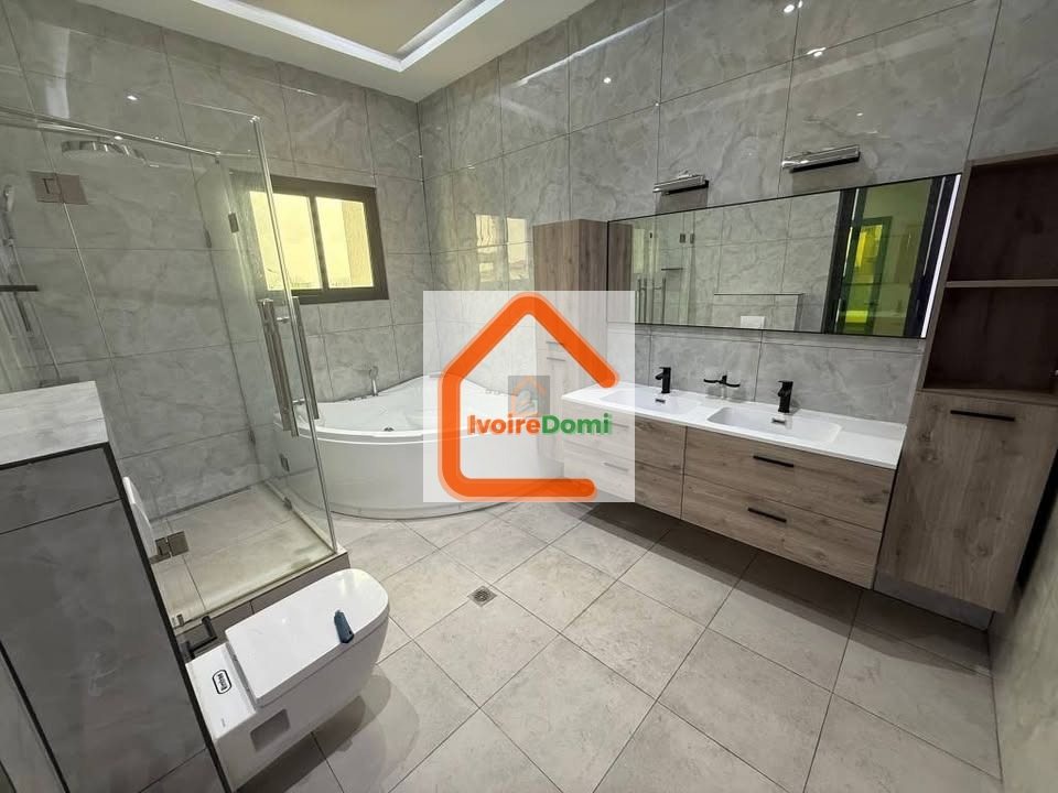 TRIPLEX DE STANDING 9 PIÈCES AVEC PISCINE VUE LAGUNAIRE A RIVIERA ABATTA RÉSIDENTIE