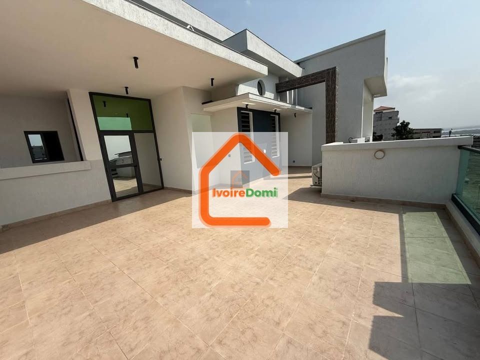 TRIPLEX DE STANDING 9 PIÈCES AVEC PISCINE VUE LAGUNAIRE A RIVIERA ABATTA RÉSIDENTIE