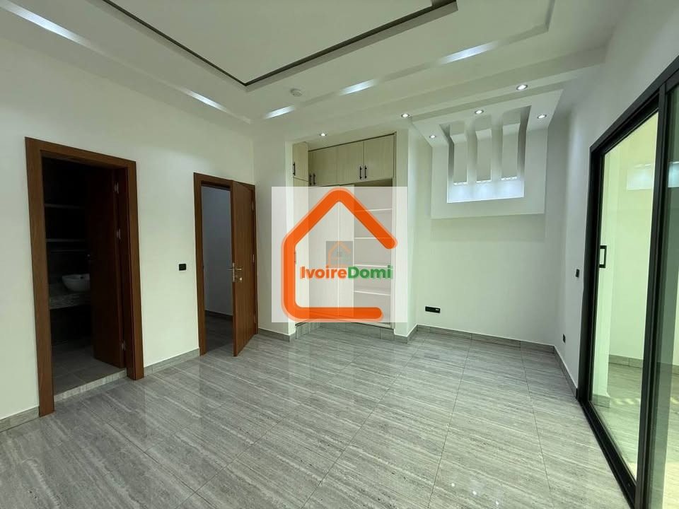 TRIPLEX DE STANDING 9 PIÈCES AVEC PISCINE VUE LAGUNAIRE A RIVIERA ABATTA RÉSIDENTIE
