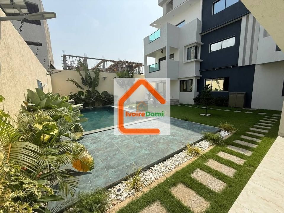 TRIPLEX DE STANDING 9 PIÈCES AVEC PISCINE VUE LAGUNAIRE A RIVIERA ABATTA RÉSIDENTIE