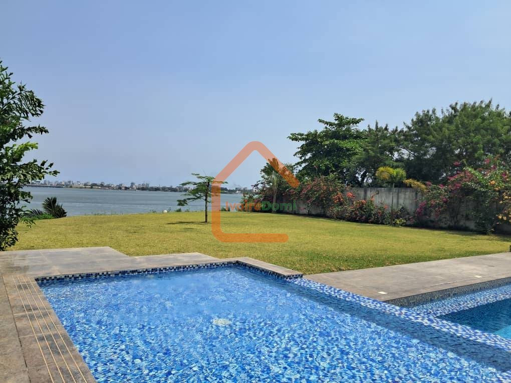 EN VENTE ! UNE VILLA DE HOTE A LA RIVIERA GOLF1 EN BORDURE DE LAGUNE