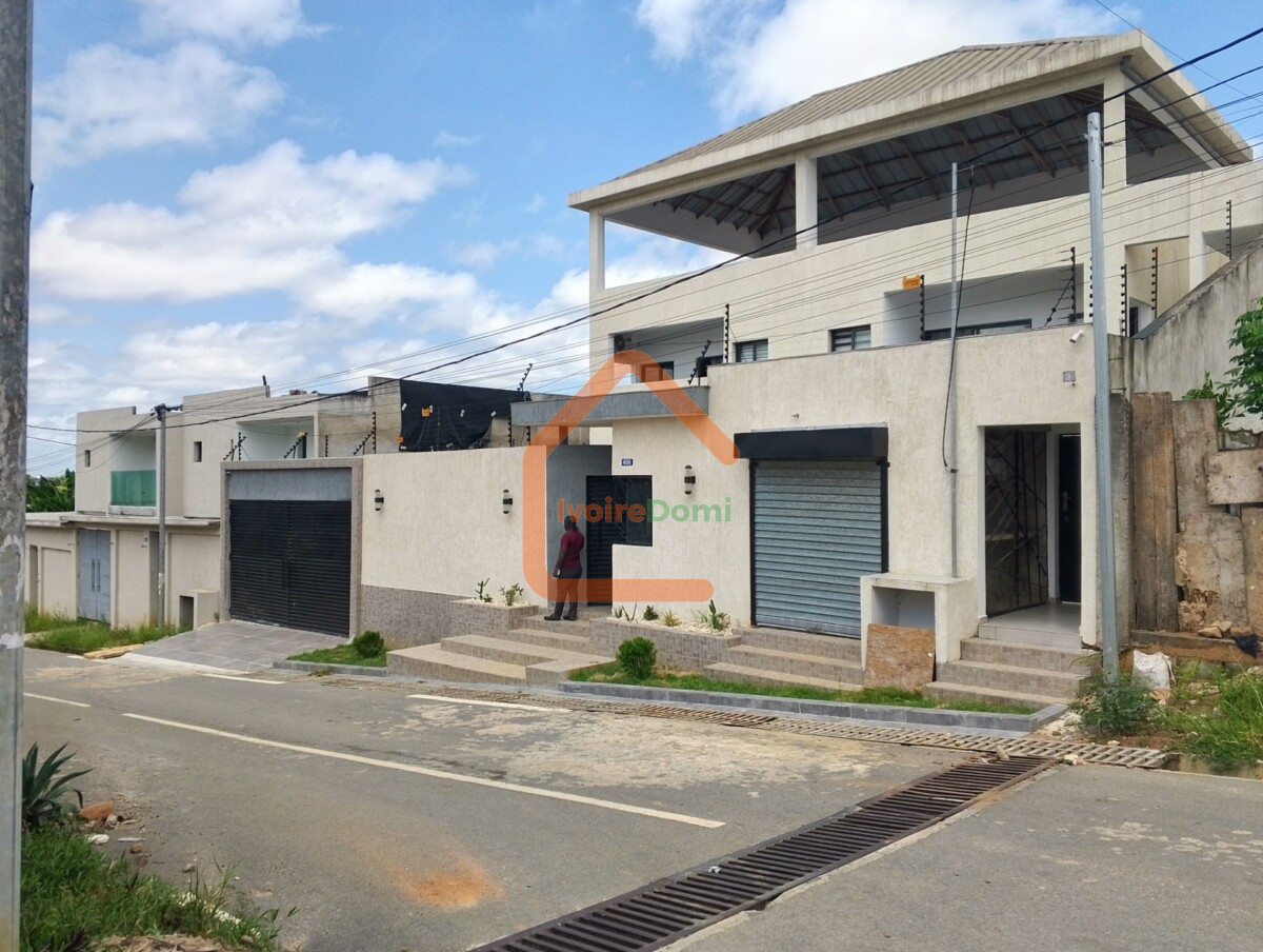 En vente une nouvelle villa F7 avec 2 apparts F2 a la riviera abatta résidentielle