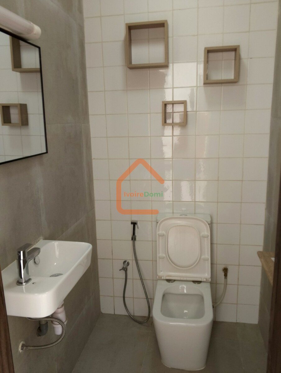 En vente une nouvelle villa F7 avec 2 apparts F2 a la riviera abatta résidentielle