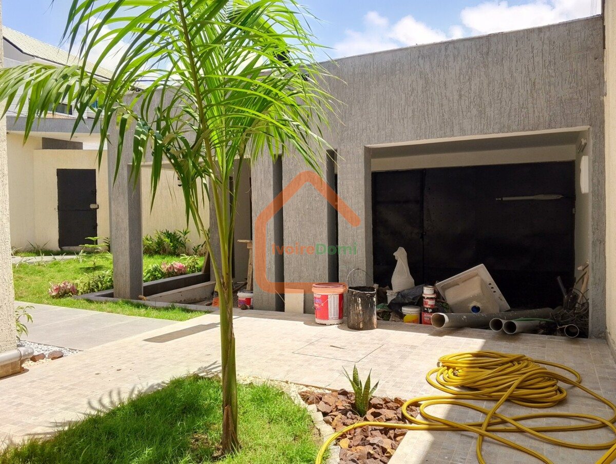 En vente une nouvelle villa F7 avec 2 apparts F2 a la riviera abatta résidentielle
