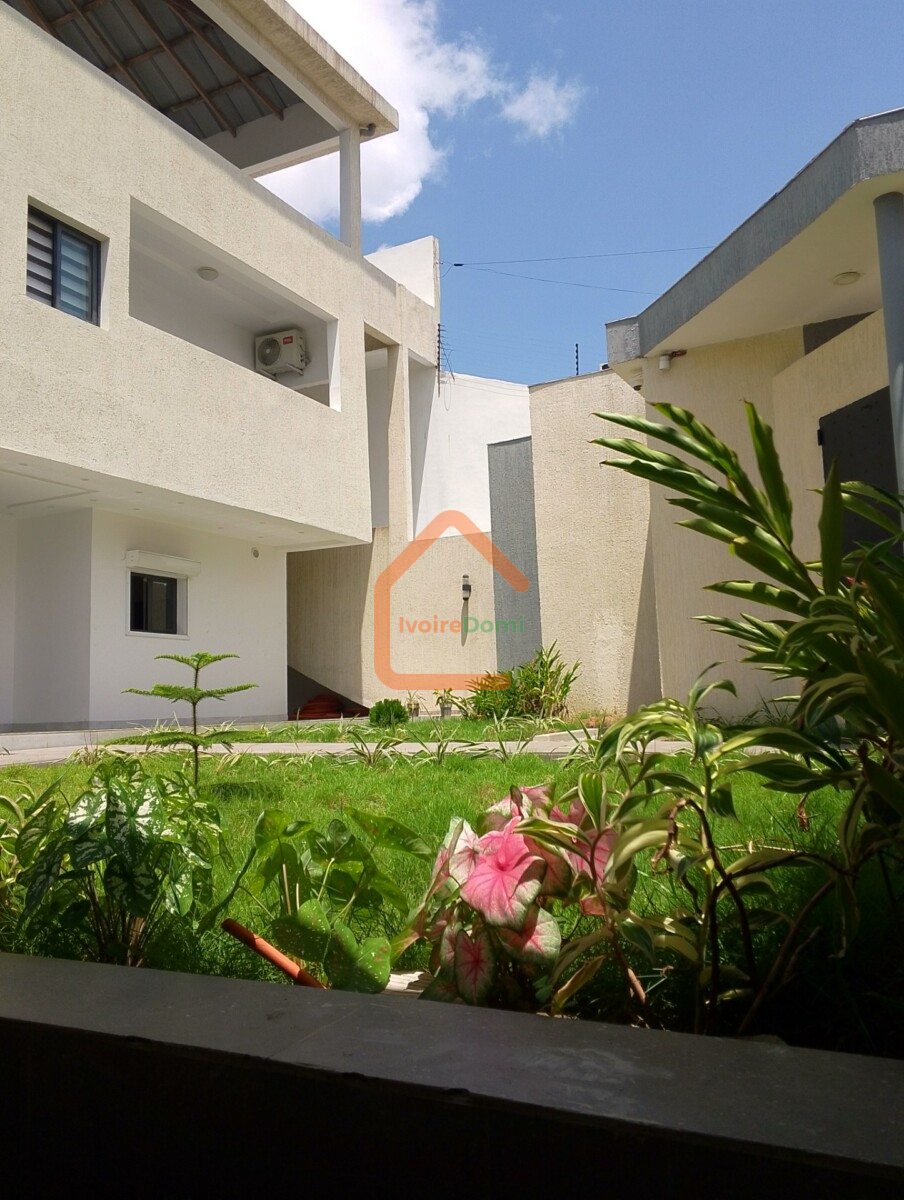 En vente une nouvelle villa F7 avec 2 apparts F2 a la riviera abatta résidentielle