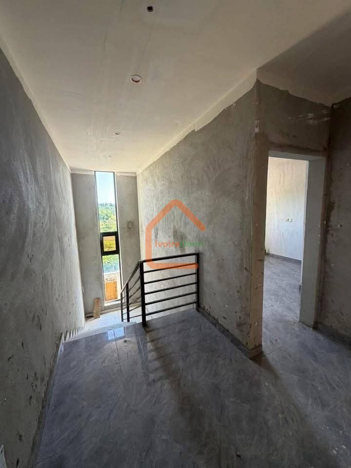D’une villa duplex de 5 pièces à Bingerville, derrière l’hôpital Mère-Enfant