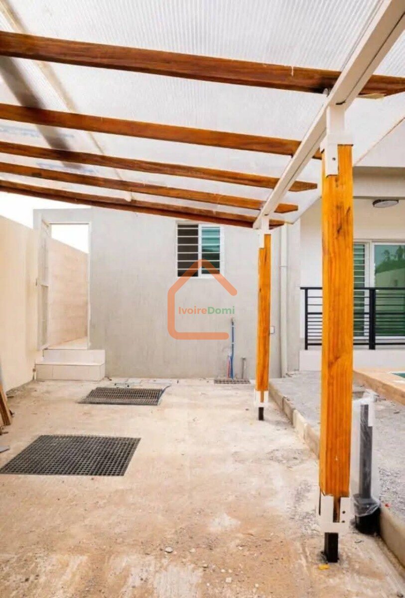 Vente d’une villa duplex de 5 pièces à Grand Bassam Mondoukou