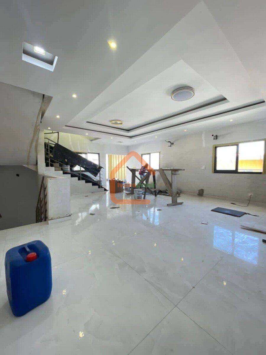 D’une villa triplex de 8 pieces à Cocody Angré 8eme TRANCHE BESSIKOI