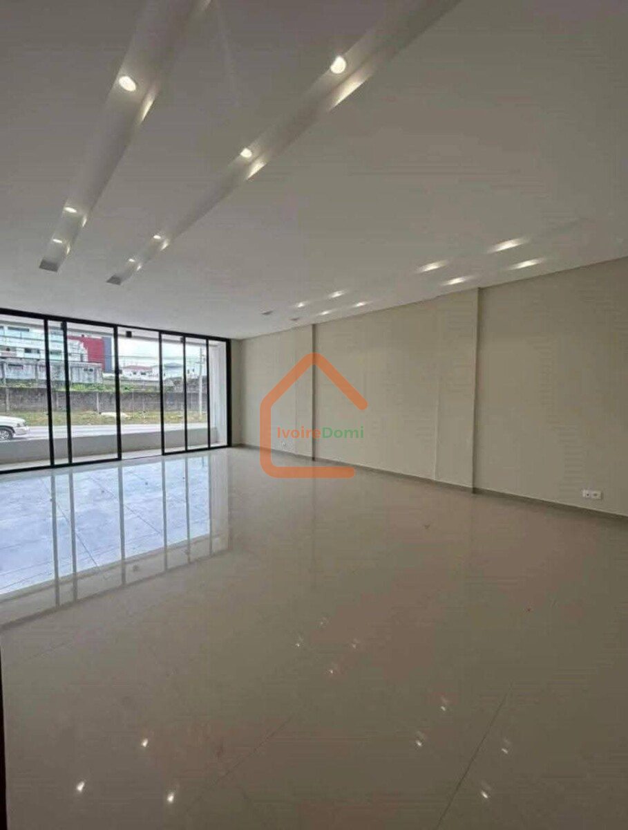 D’un appartement de 5 pièces à Cocody Riviera M’Badon