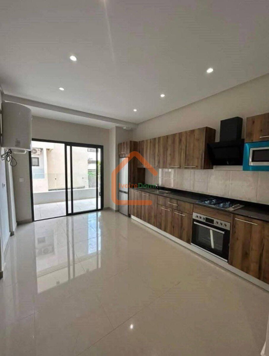 D’un appartement de 5 pièces à Cocody Riviera M’Badon