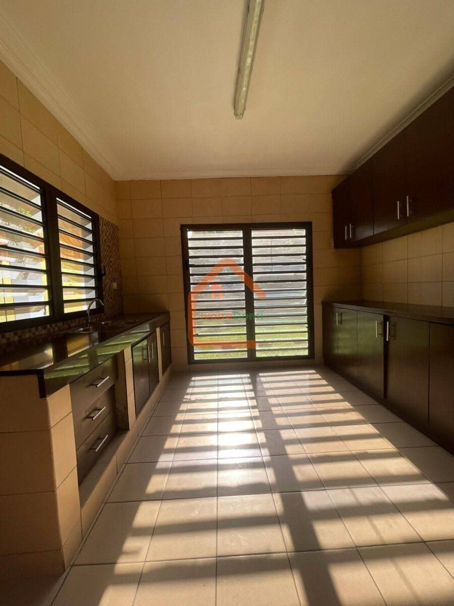 Location d’une villa duplex de 5 pièces à Cocody Riviera Synacacci 2
