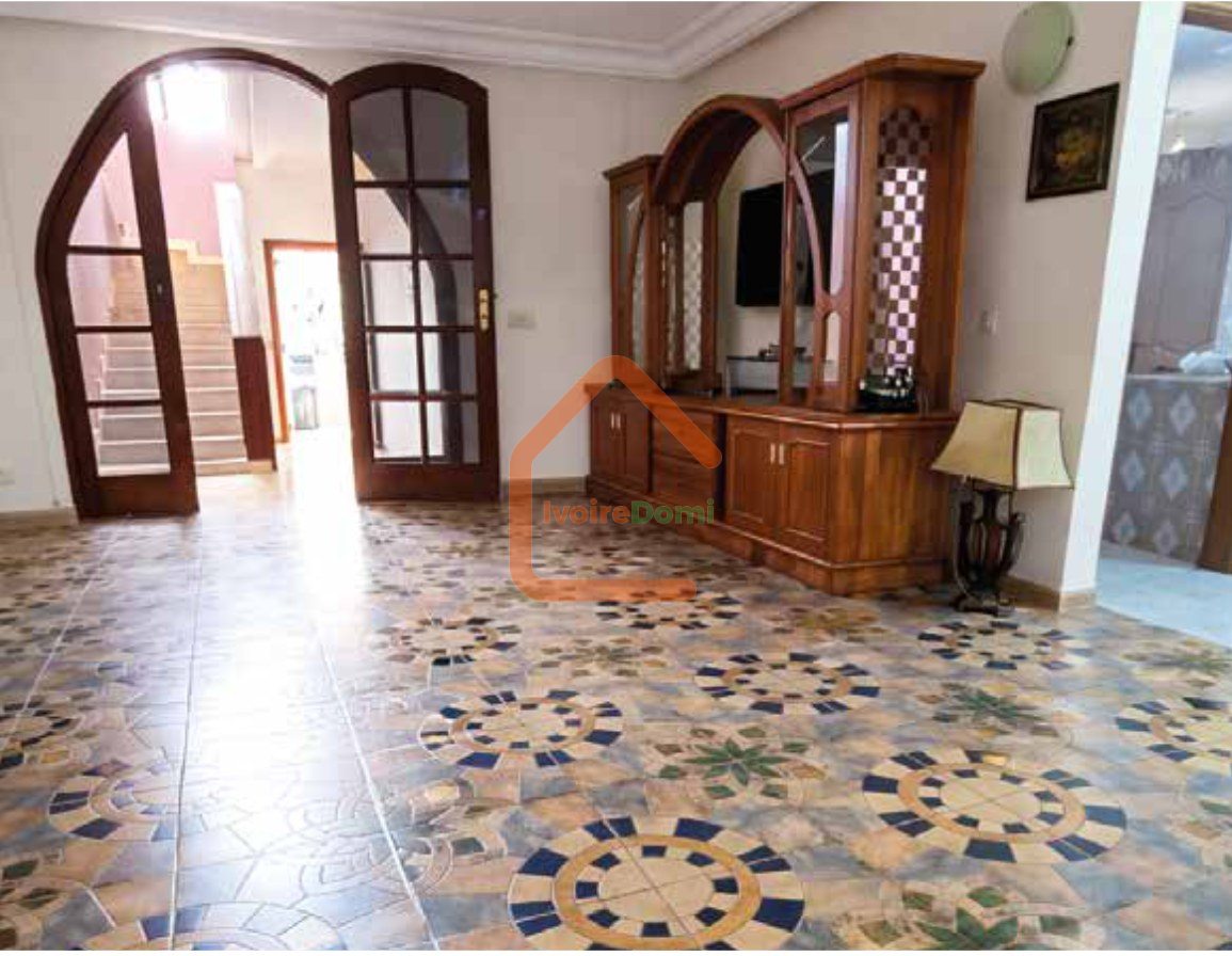Villa à louer de 9 pièces cocody bonoumin