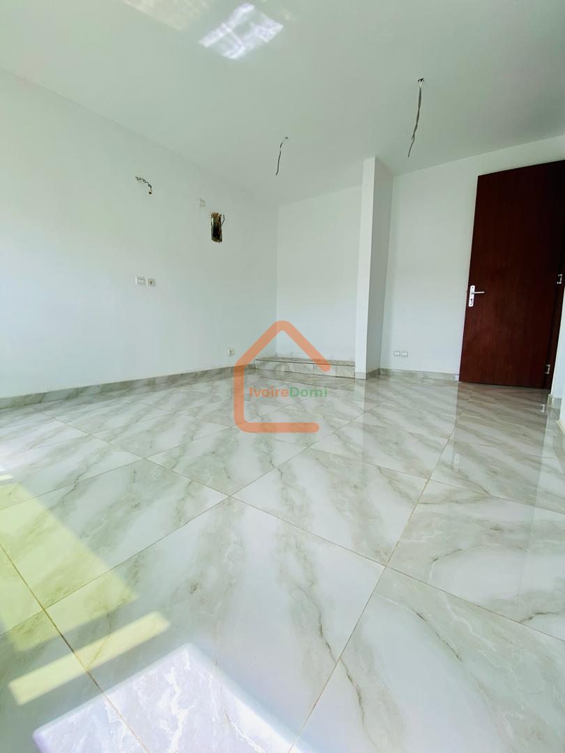 VILLA 4 PIÈCES À VENDRE – NOUVEAU CHU ANGRÉ
